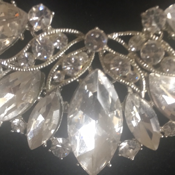 Stunning Silver Necklace - Picture 2 of 3